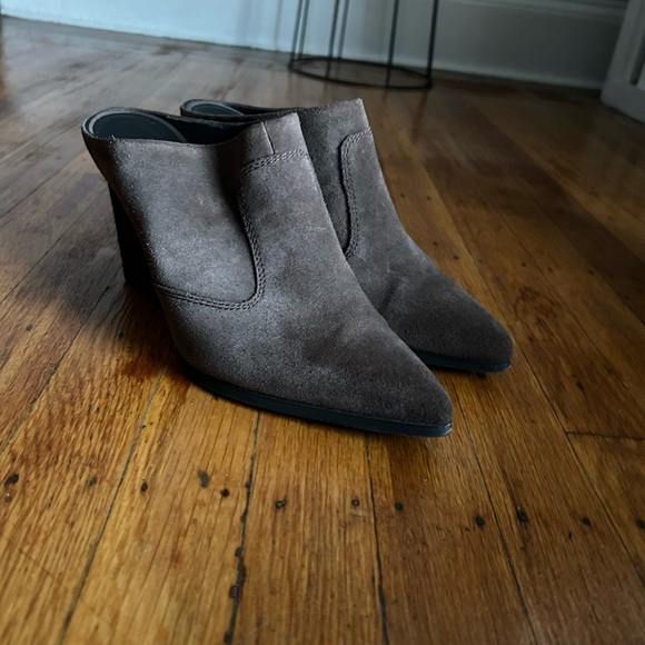 Donald Pliner Valda Block Heel Mule Clog Suede Leather Shoes Size 9.5 M Brown - Picture 8 of 8